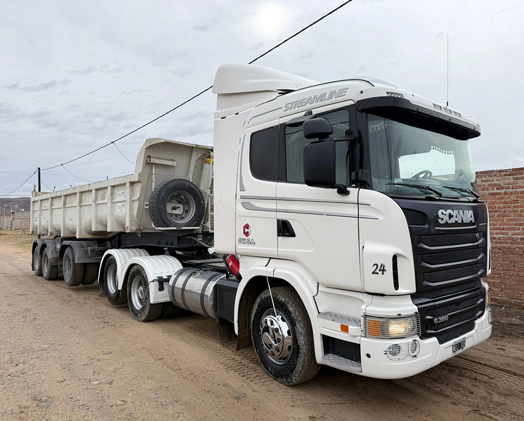 Camión con batea — CYH S.A. Transportes
