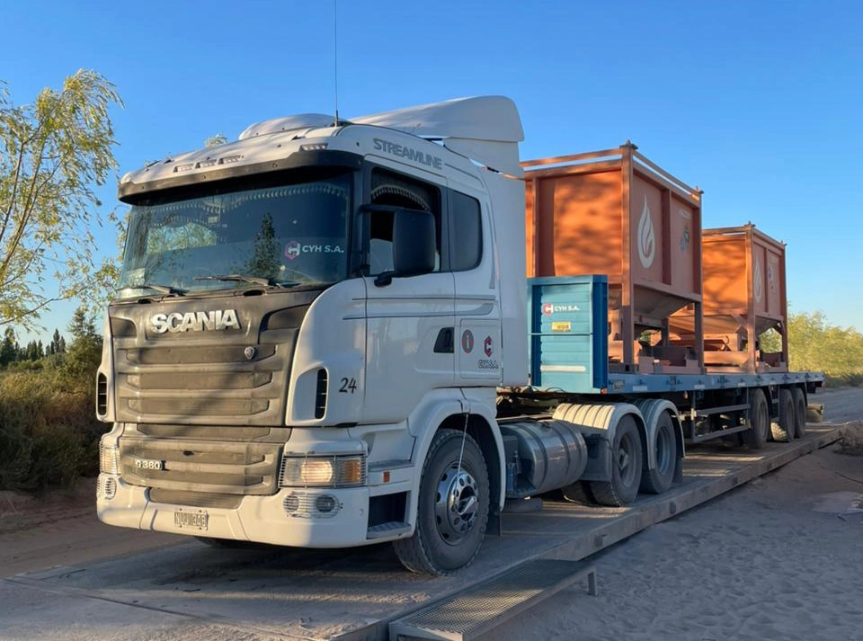Camión de carga CYH S.A. Transportes
